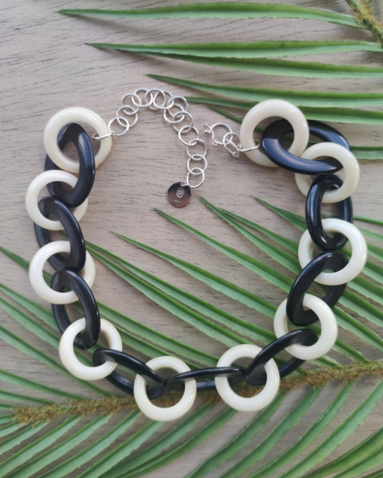 Raíces Black&White Necklace