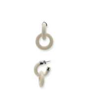 Load image into Gallery viewer, Raíces White Earrings
