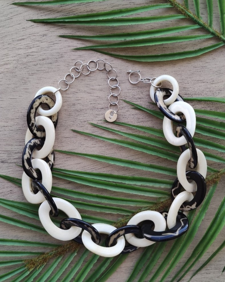 Raíces Marbled Black&White Necklace