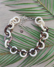 Load image into Gallery viewer, Raíces Marbled Brown&amp;White Necklace
