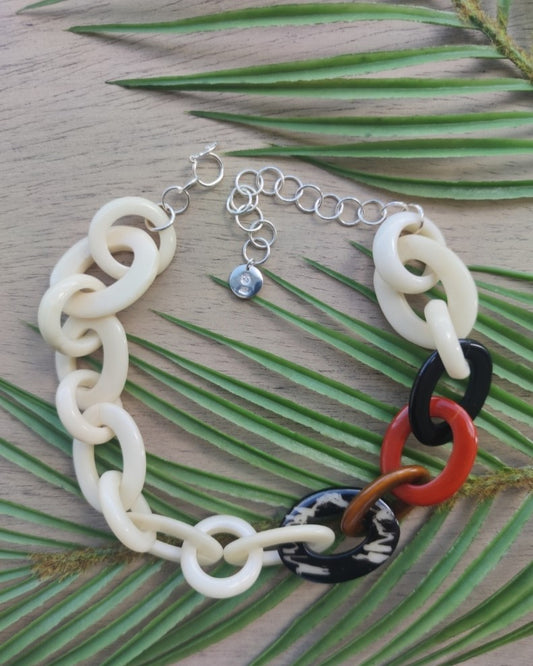 Raíces Clavel Necklace